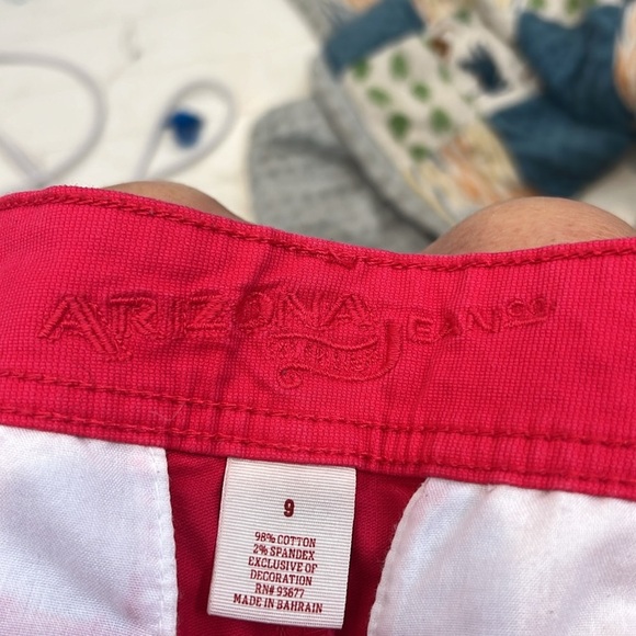 Arizona Jeans Women's dark pink shorts size 9. In great condition! - Picture 6 of 7